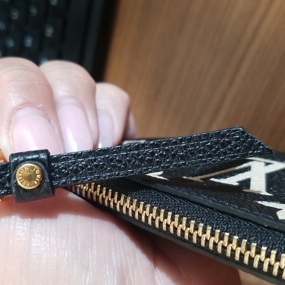 Louis Vuitton Key Pouch - Picture 5 of 9